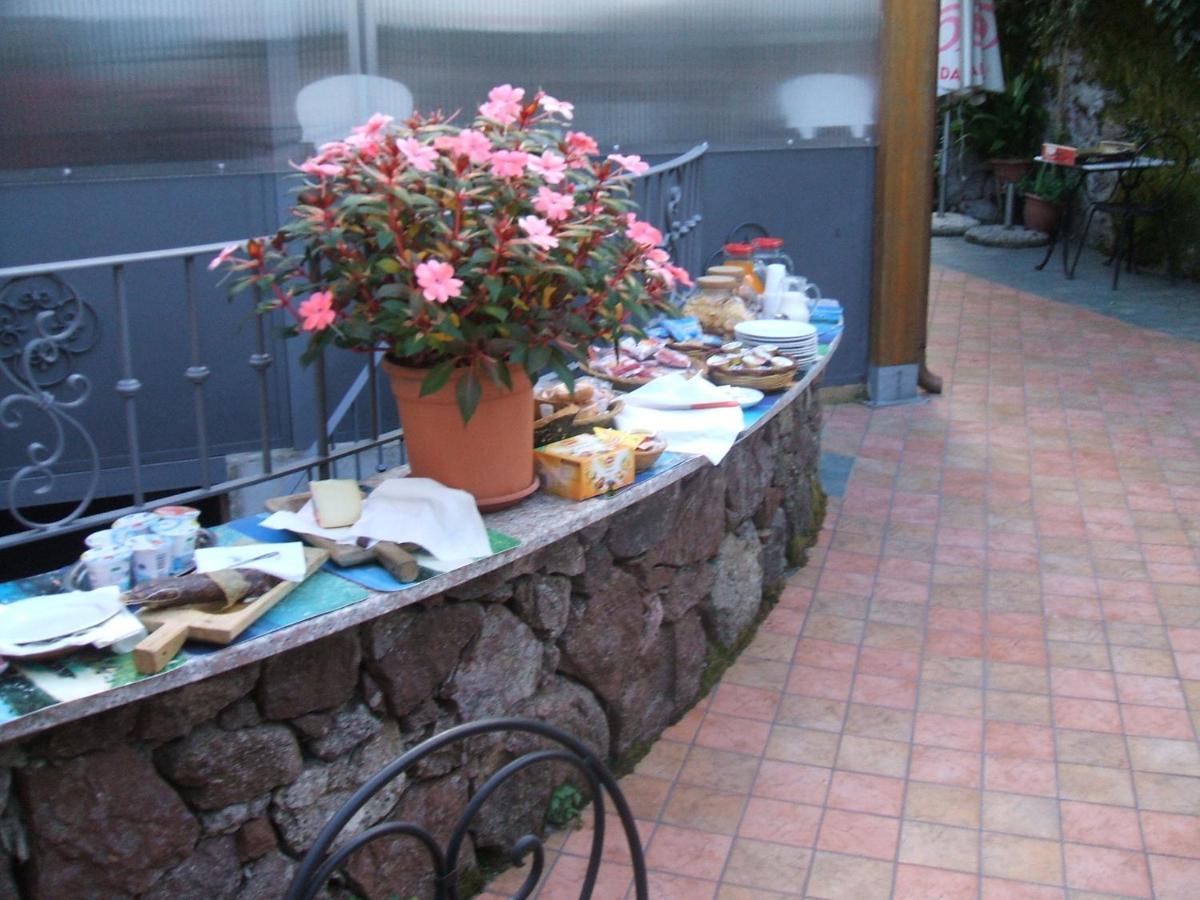Affitta Camere Casa Delle Rose Villanova Monteleone Exterior photo